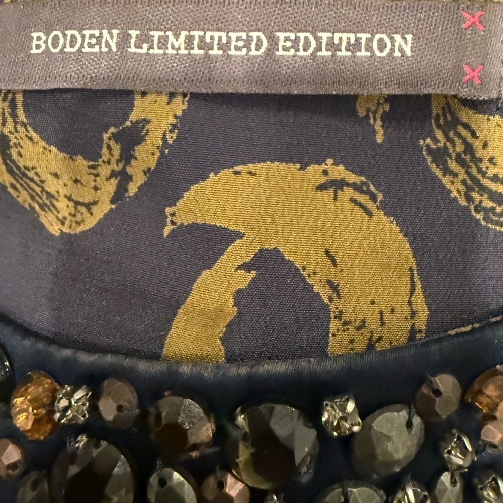 Boden Limited Edition 100% Silk Jeweled Blouse Womens Size US 6 Short Sleeve Top - Picture 4 of 5